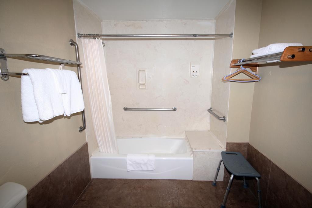 Edinburg Executive Inn Kültér fotó