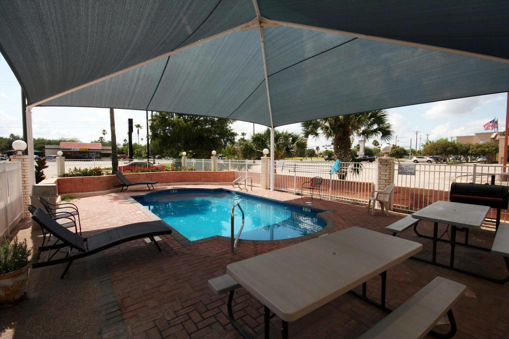 Edinburg Executive Inn Kültér fotó